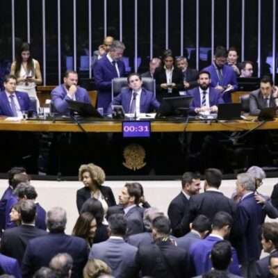 Câmara aprova projeto que isenta do Imposto de Renda quem ganha até R$ 5 mil por mês