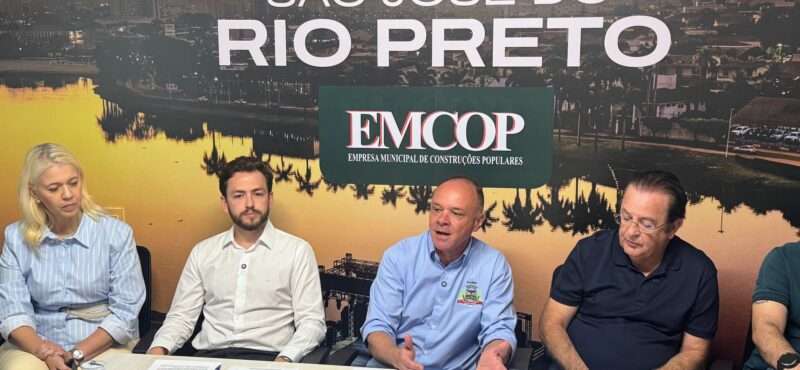 VEJA VÍDEO - Ao lado de Motta, Coronel Fábio divulga lista de selecionados para moradias populares em Rio Preto