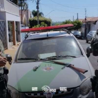 Polícia Ambiental intercepta negociação ilegal de armas em área rural de Guapiaçu