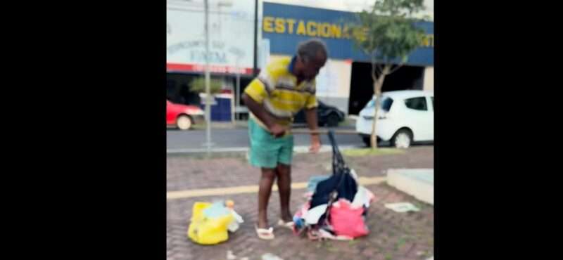 VEJA VÍDEO - Idoso em situação de rua dispara xingamentos em abordagem social em Rio Preto