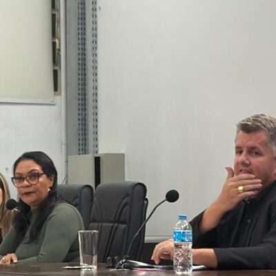 VEJA VÍDEO - Secretária fala sobre contrato de R$ 15 milhões da Educação; ela deu prazo para entrega de uniformes