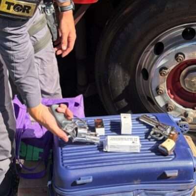 Passageiro é preso com armas e anabolizantes em ônibus em Rio Preto