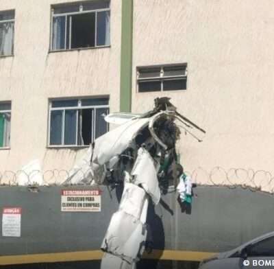 Avião de bimotor cai e bate em prédio em Belo Horizonte