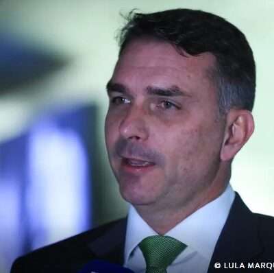 Deputados pedem investigação sobre relação entre Vorcaro e Flávio Bolsonaro
