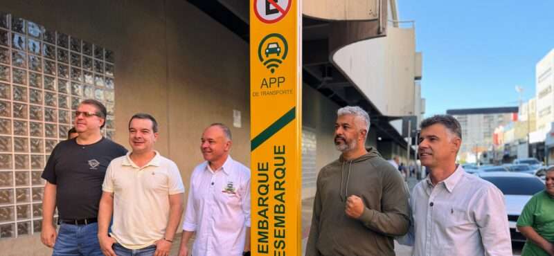 VEJA VÍDEO - 'Gostei porque é verde e amarelo', diz Coronel Fábio durante lançamento de totens para aplicativos e táxis em Rio Preto