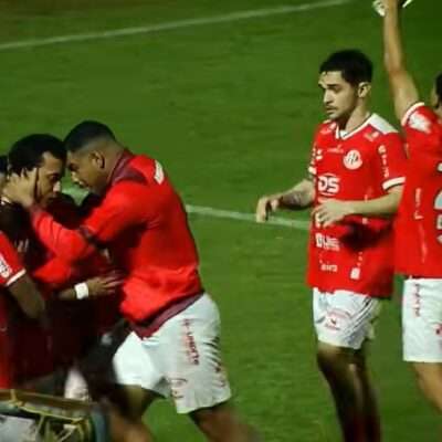 América vence Santa Fé e cola na liderança do Grupo 1