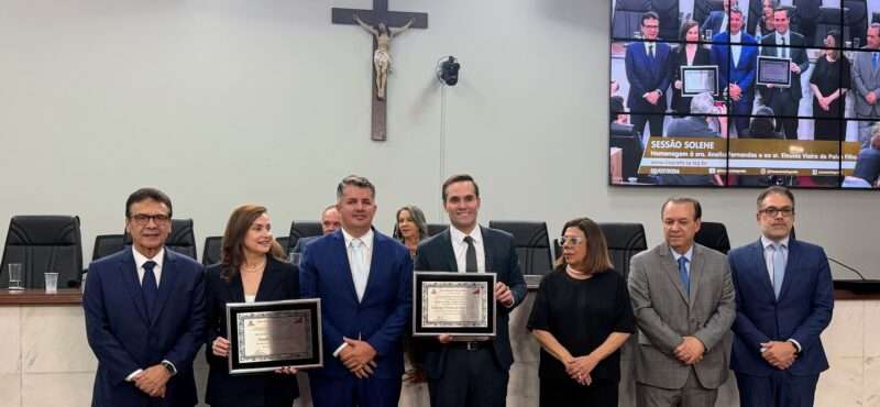 Júlio Donizete homenageia deputada Analice Fernandes e Eleusinho em sessão solene