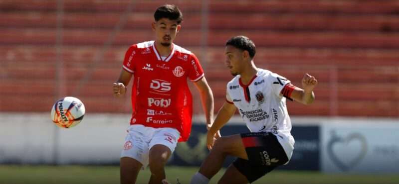 América e Itaquaquecetuba empatam e deixam disputa pelo acesso aberta