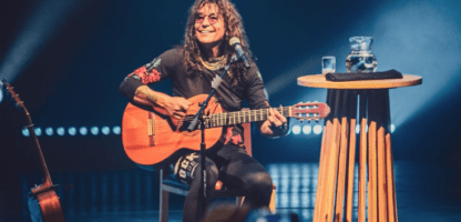 Luiz Caldas celebra os 40 anos do Axé Music em apresentação intimista no Sesc Rio Preto