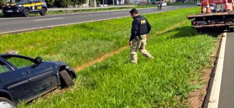 Motorista sofre acidente na BR-153 e bafômetro registra 1,06 mg/L de álcool em Rio Preto