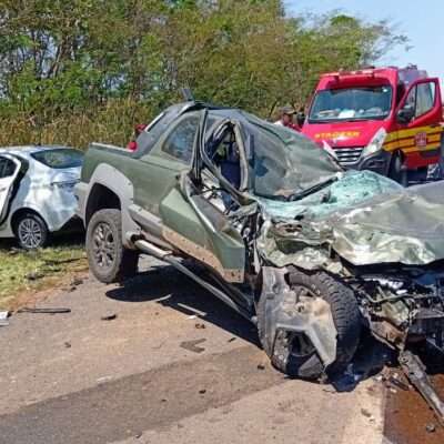 Acidente com dois carros e caminhão deixa feridos perto de Monte Aprazível