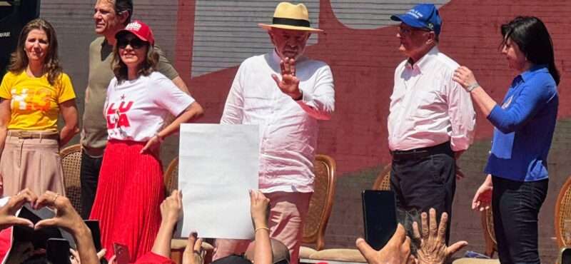 VEJA VÍDEO - Lula visita futuro campus da UFSCar, pede votos a Haddad e coloca Educação no centro da campanha em Rio Preto