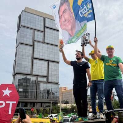 VEJA VÍDEOS - Coronel Fábio e Fábio Marcondes 'puxam bloquinho' de Flávio Bolsonaro; Rillo sai em defesa de Lula