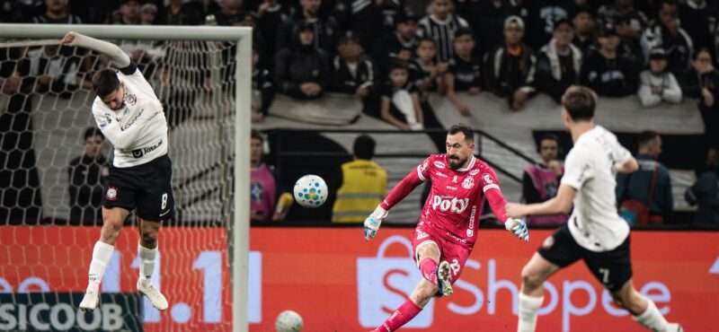 Corinthians bate Mirassol, volta a vencer após 10 jogos e tumultua briga contra o rebaixamento